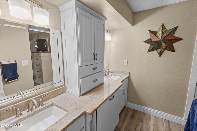 Master Bedroom-Bathroom