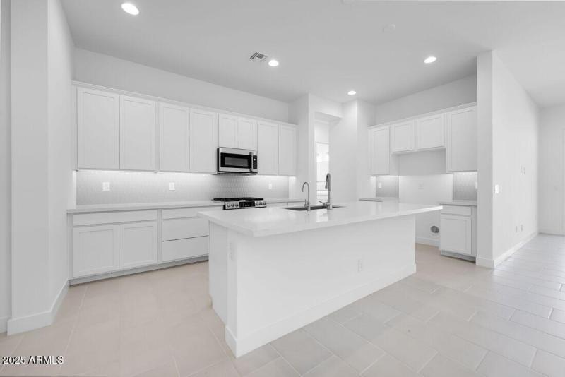 4068 E BRITTLEBUSH Lane - Ready Now!