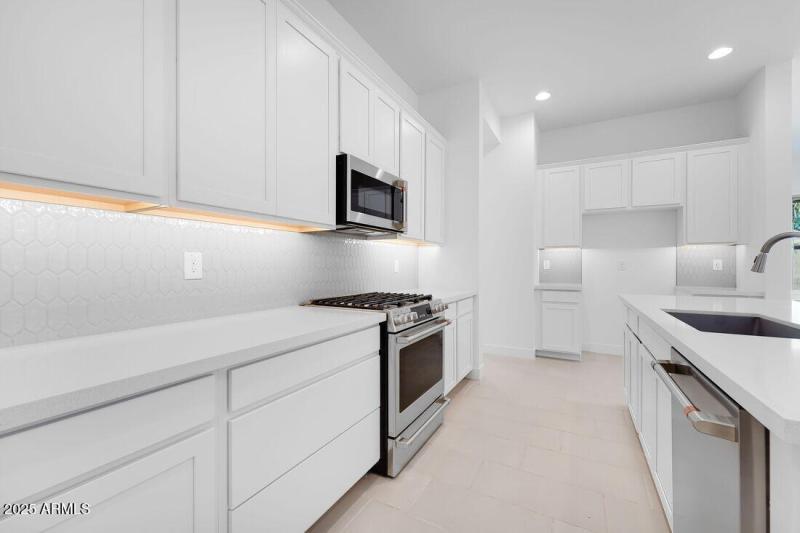 4068 E BRITTLEBUSH Lane - Ready Now!