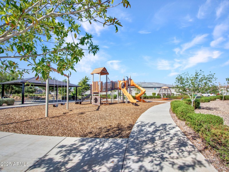 Nearby-Playground-&-Park