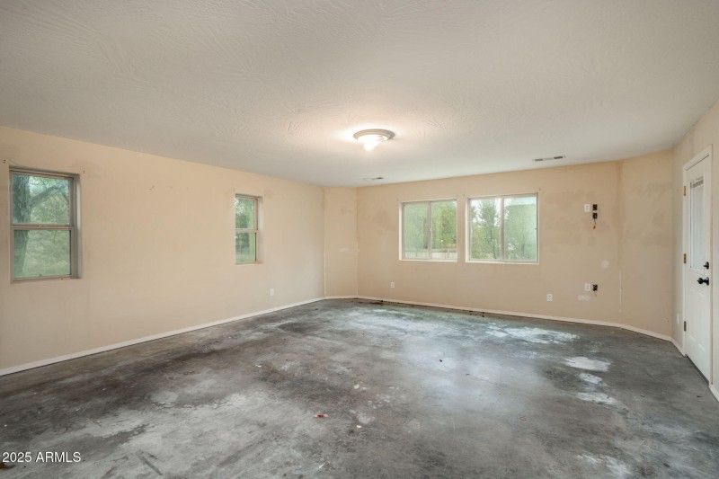 20-web-or-mls-4700-zalesky-rd