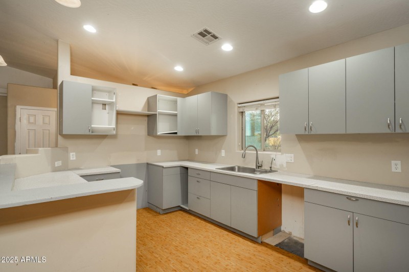 32-web-or-mls-4700-zalesky-rd