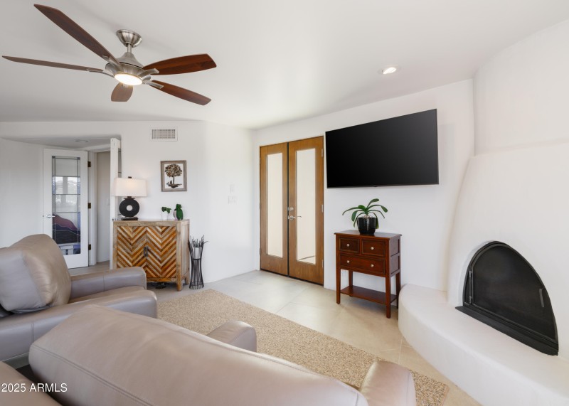 Listings_2014_SmoketreeDr_Images-54