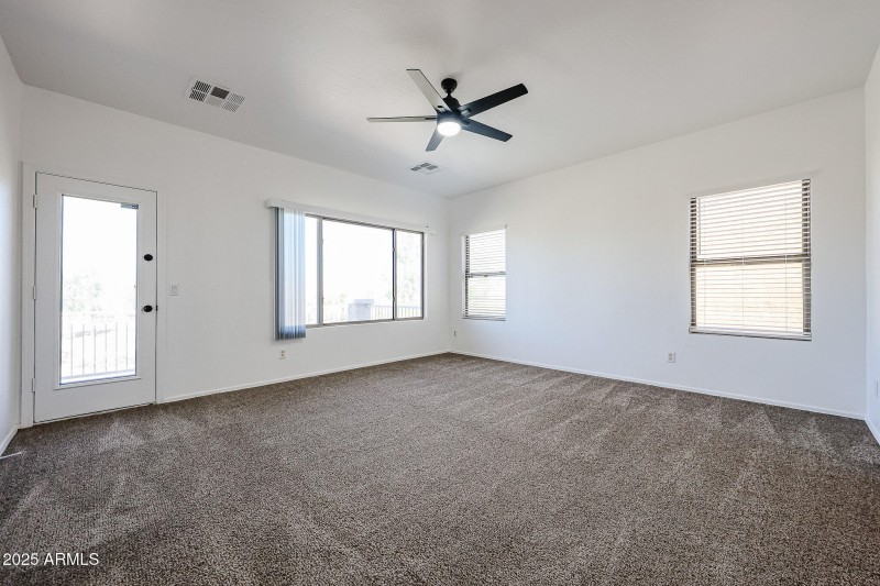 Primary with Large Sitting area