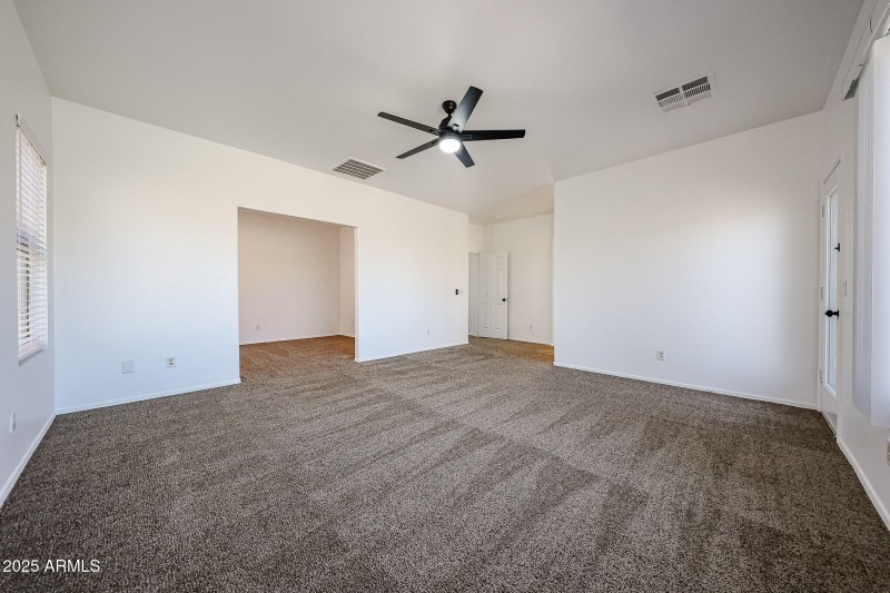 Primary with Large Sitting area