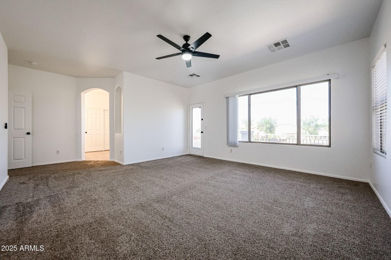 Primary with Large Sitting area