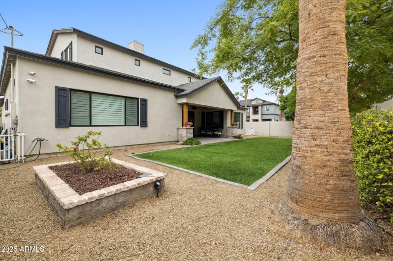 54-web-or-mls-8449-e-lincoln-dr