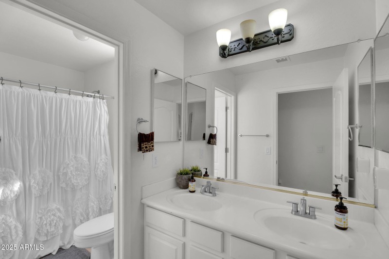 41-web-or-mls-Fruitvale-29