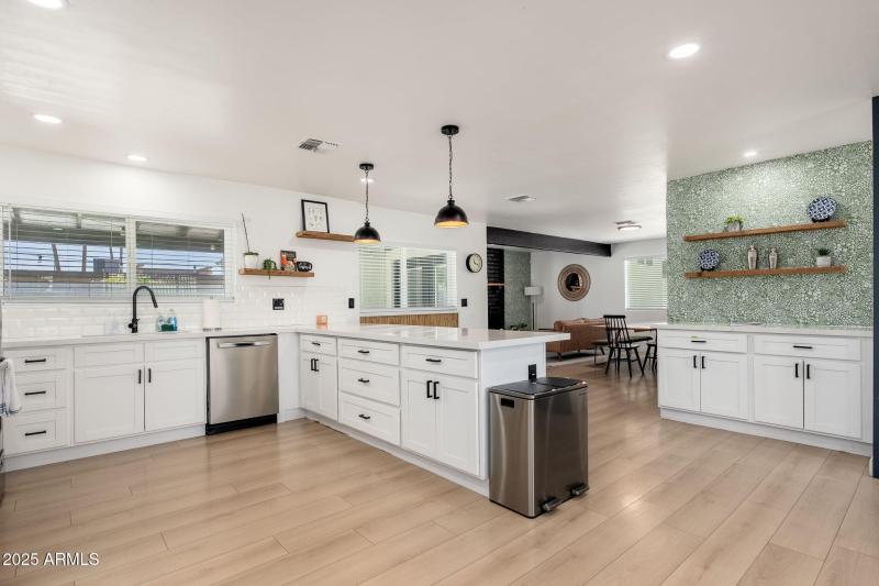 2811 W Rosewood Dr - 07