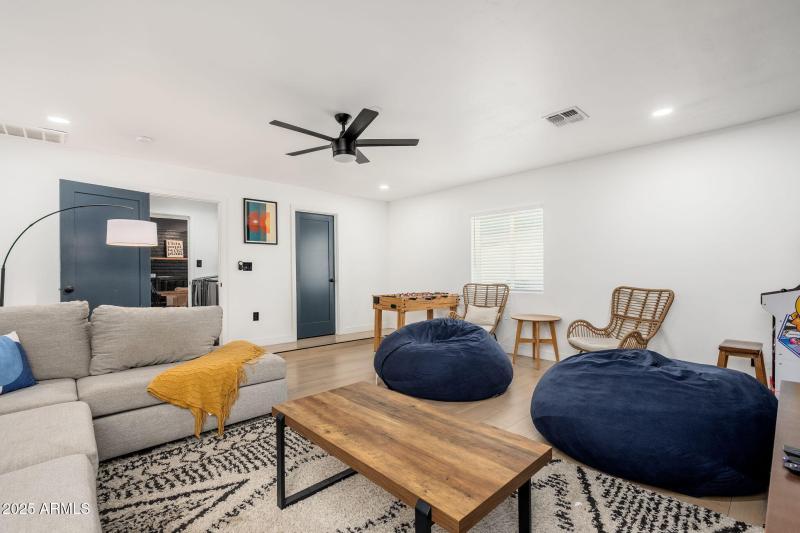 2811 W Rosewood Dr - 18