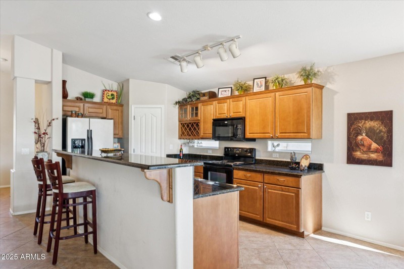 Breakfast Bar & Kitchen