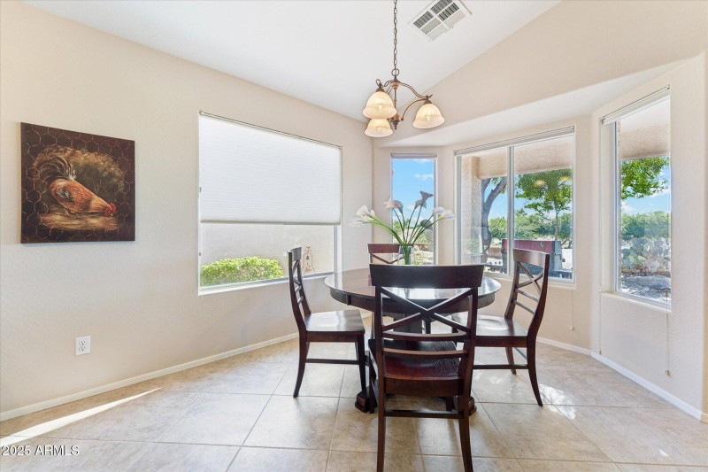 Dining Area to View 2