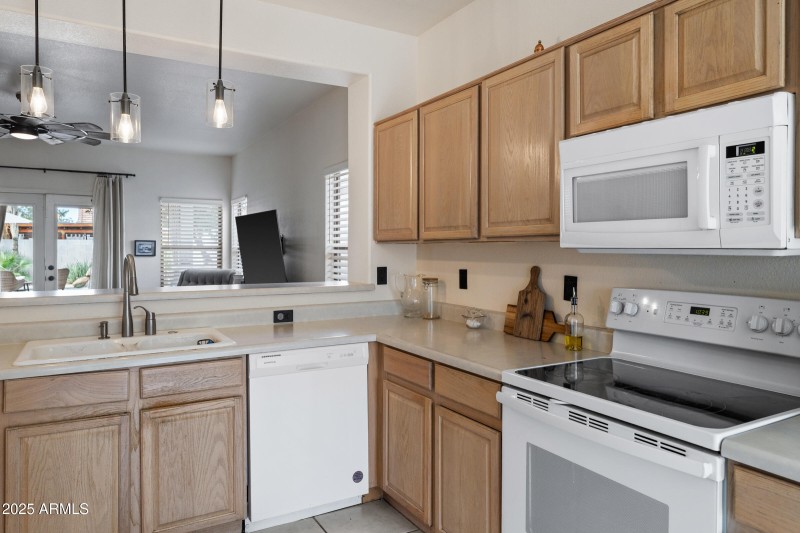 1140 S Rockwell St-14