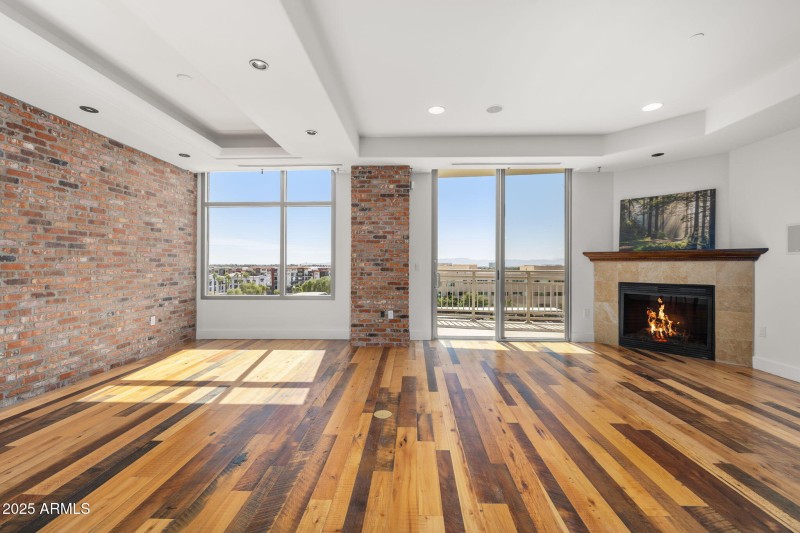 GREAT ROOM WITH FIREPLACE