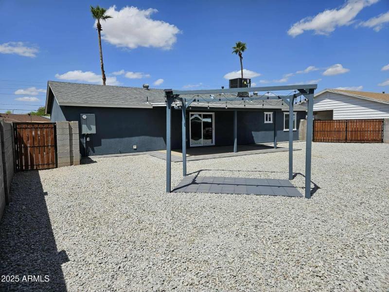 b2b7ba47-6f77-4cdb-a421-fe3ff444340f