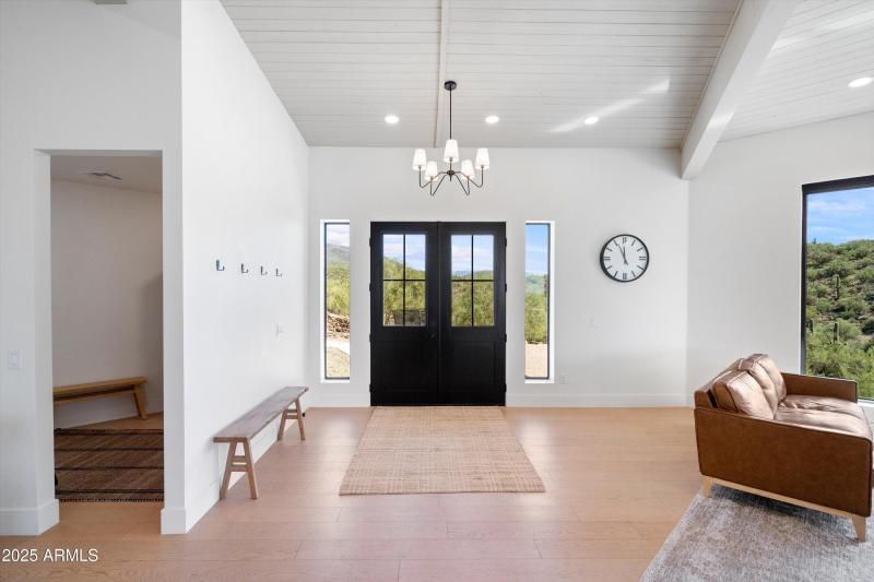10-Entryway & Mud Room