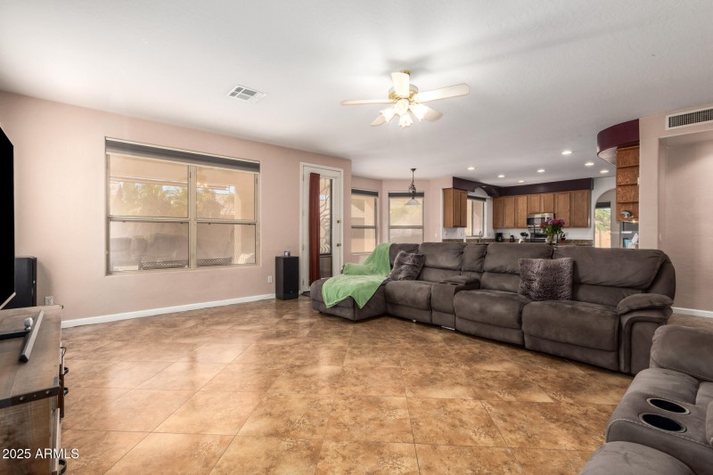 open family room layout