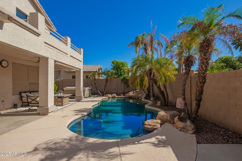 Pool waterfall feature