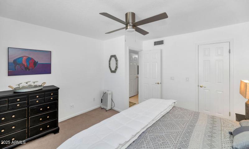 7800 E Lincoln Dr-large-018-007-TOD9779-