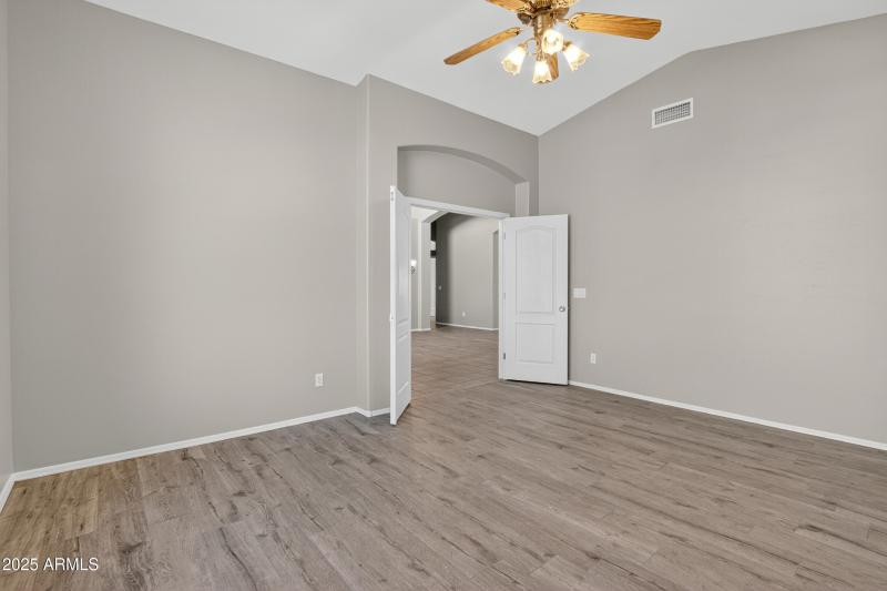 Den/ Bedroom