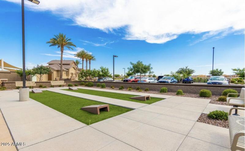 Play Cornhole & Entertain!