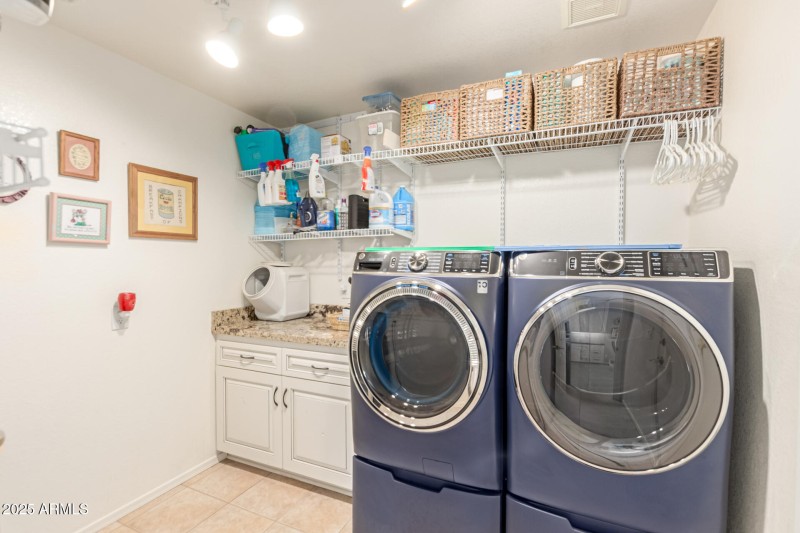 31 Large Laundry Room