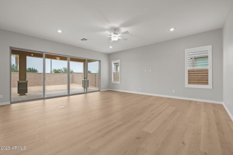 6)GREAT ROOM