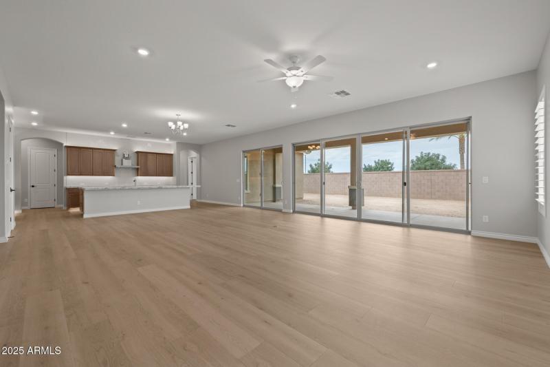 8)GREAT ROOM