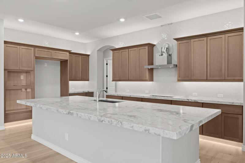 11)KITCHEN