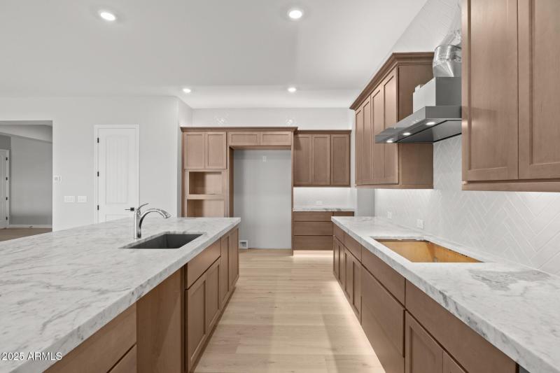 16)KITCHEN