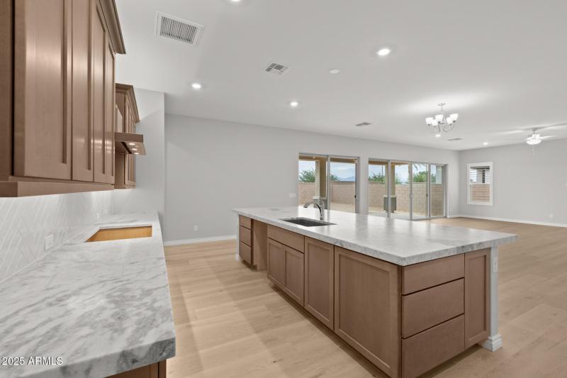 17)KITCHEN