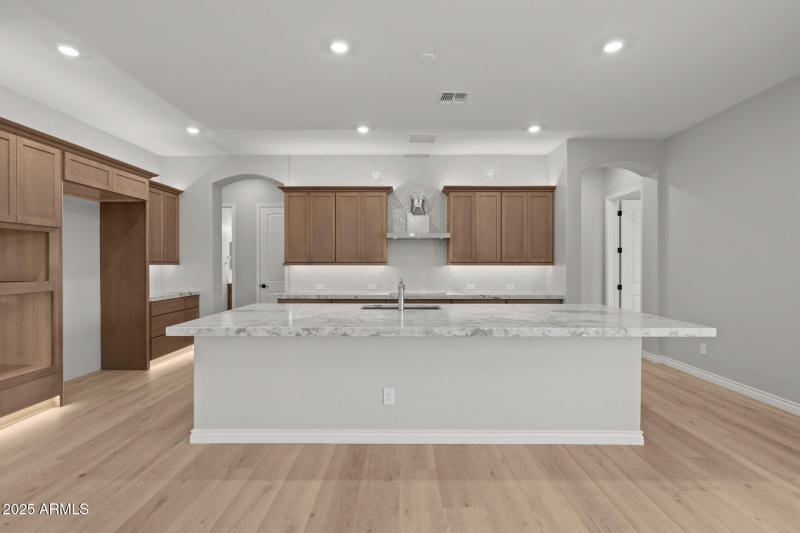 19)KITCHEN