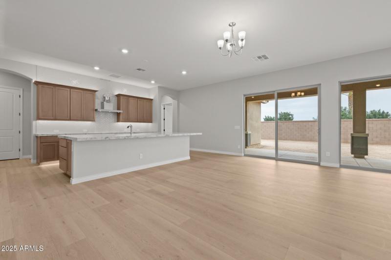 23)KITCHEN