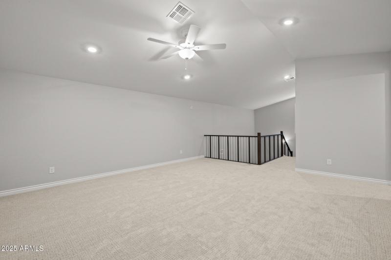 25)LOFT
