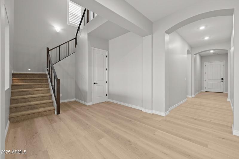 46)FOYER