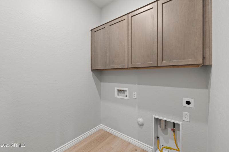 47)LAUNDRY ROOM