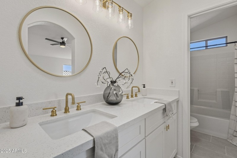 Primary Ensuite Bath