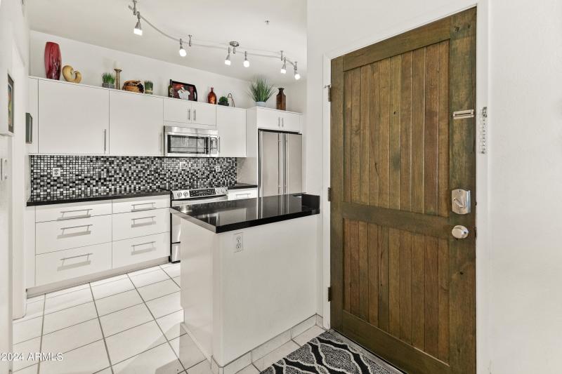 11333 N 92nd St Unit 1021-22 kitchen