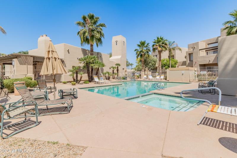 11333 N 92nd St Unit 1021-39 pool