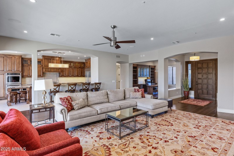 11433 E Cavedale Dr-7