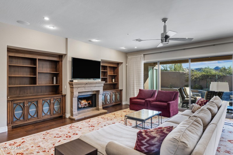 11433 E Cavedale Dr-8