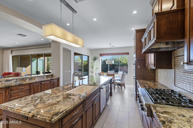 11433 E Cavedale Dr-12