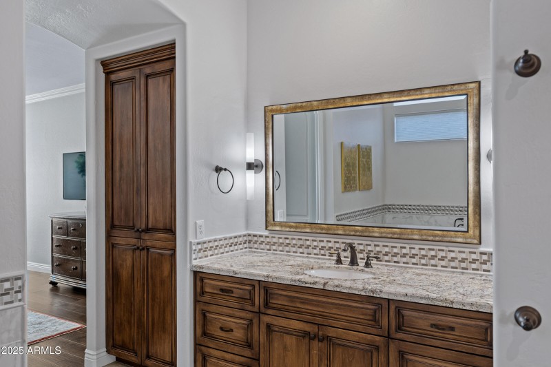 11433 E Cavedale Dr-32