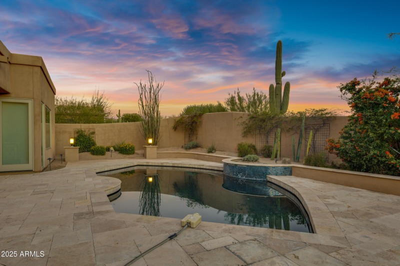 11433 E Cavedale Dr-54