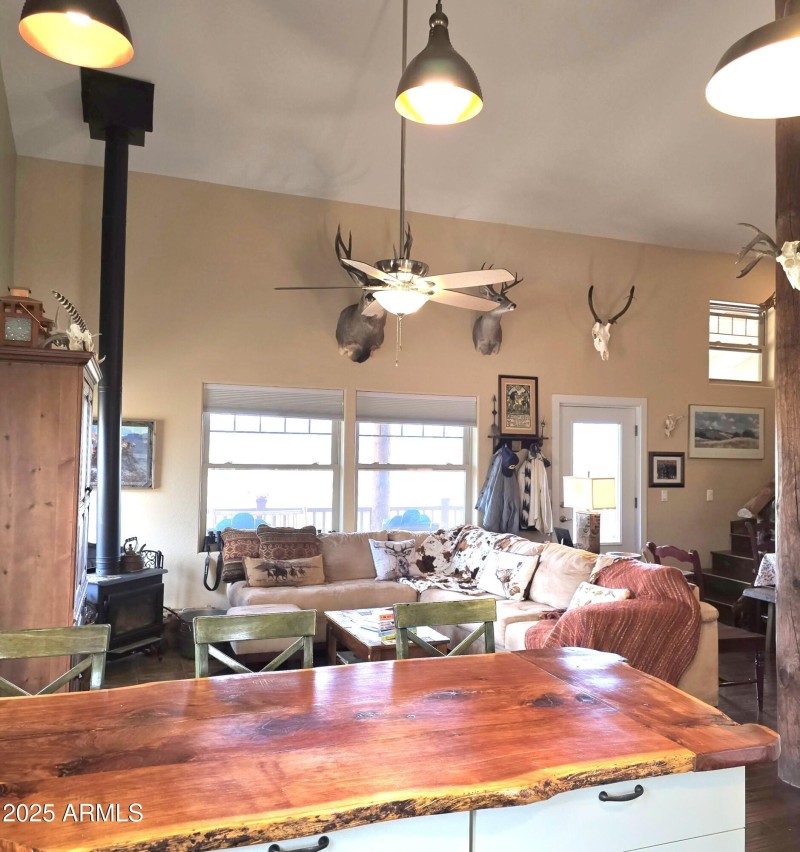 Frt Entry to Great Rm fr Kitchen