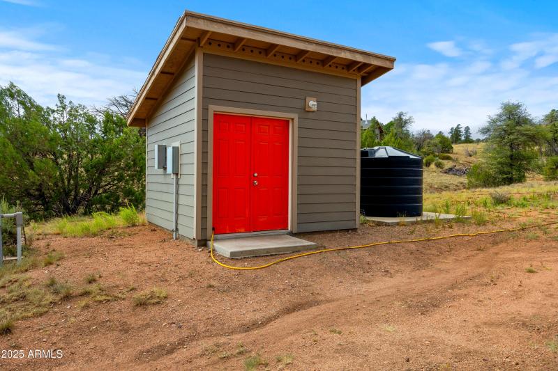 Well Pump Hs & Water Tank
