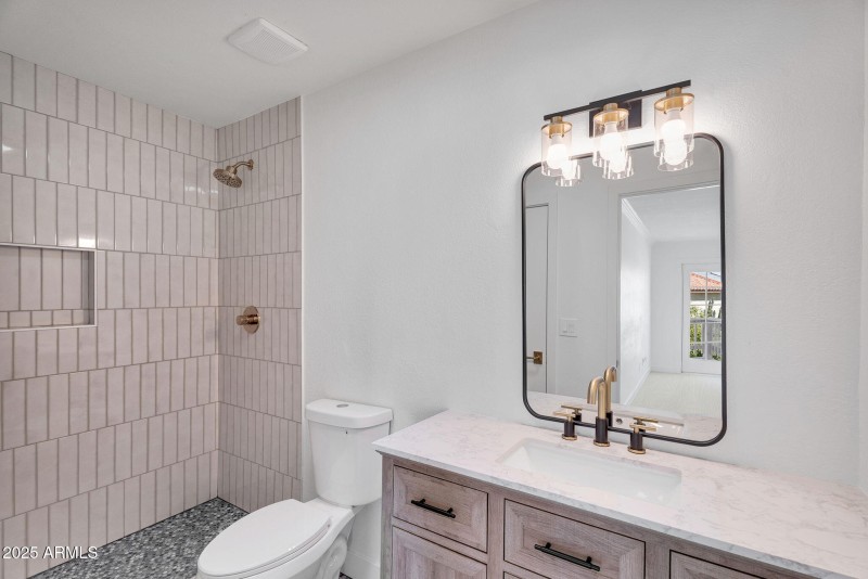 17-web-or-mls-4507 E Monte Way-20