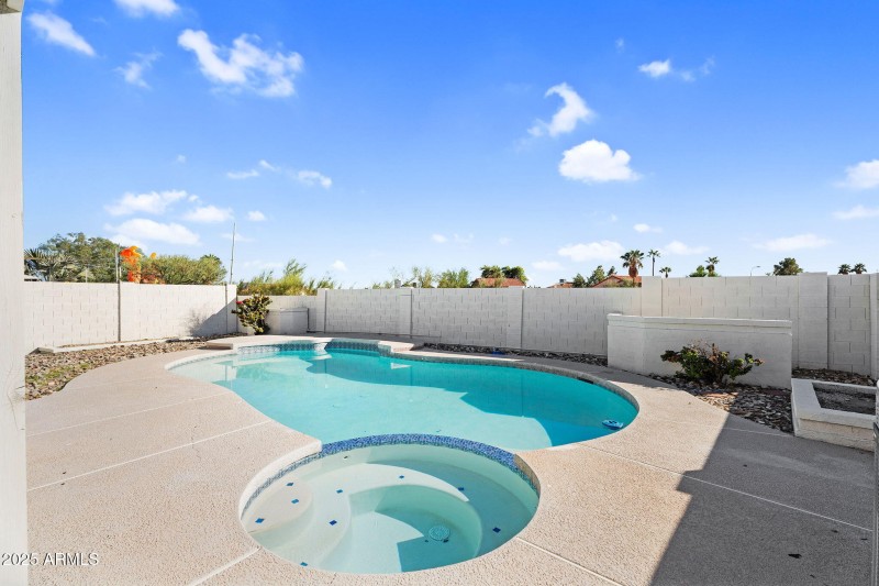 29-web-or-mls-4507 E Monte Way-29