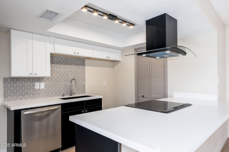 8120 N 32nd Ave - 12