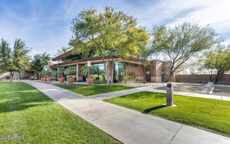 Z250221225448646071000000-o